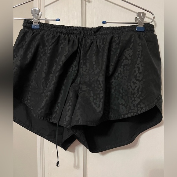 Athletic shorts - Picture 1 of 1